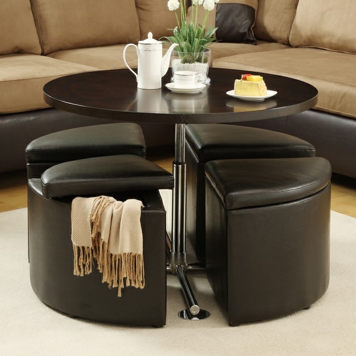 रचनात्मक-wohnideen-wohnideen-कमरे में रहने वाले-गहरे भूरे रंग के गोल लकड़ी की मेज-पैर धातु चार चमड़े मल-कोने