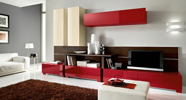 nappali színek piros díszítéssel-szürke-barna falra szőnyeg