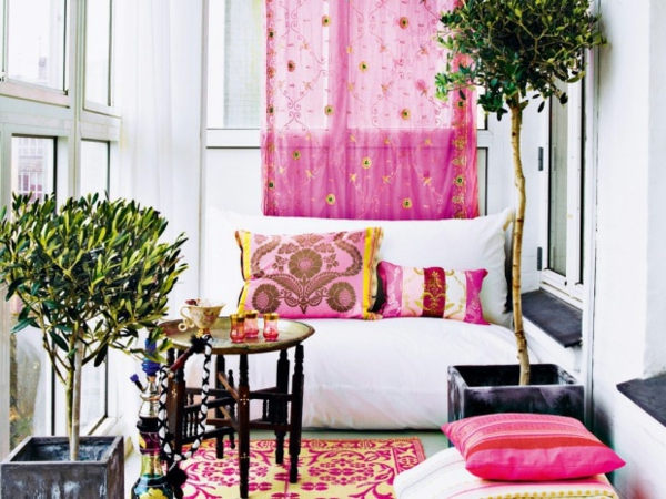 रहने वाले कमरे डिजाइन गुलाबी-पर्दे