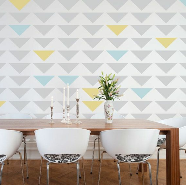 plantilla de triángulo pintor para un diseño de pared creativa en el comedor