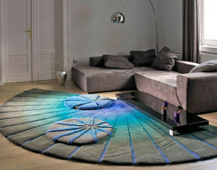 半圆形状的柔软地毯，色彩融合