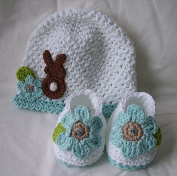 красив-бебе-шапка на една кука-малки бебешки обувки