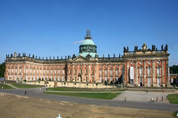 kaunis-barokki-muoti-in-the-arkkitehtuuri-Uusi-Palais-Potsdam-Saksassa