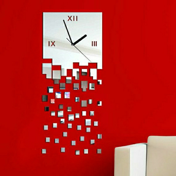 खूबसूरत आधुनिक दीवार घड़ियां-साथ-एक लाल दीवार के आकर्षक डिजाइन
