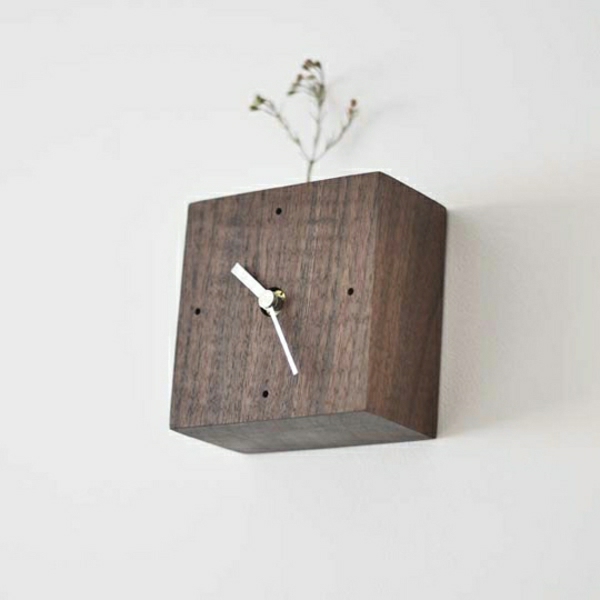 belles horloges avec un mur-moderne design fascinant du bois