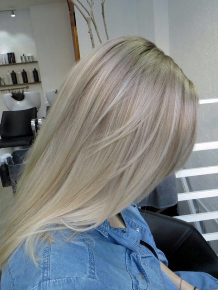 belle-couleur moderne-cool cheveux-hell-blonde-couleur