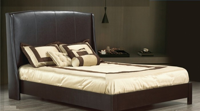 美丽的模型，床用彬优雅的设计