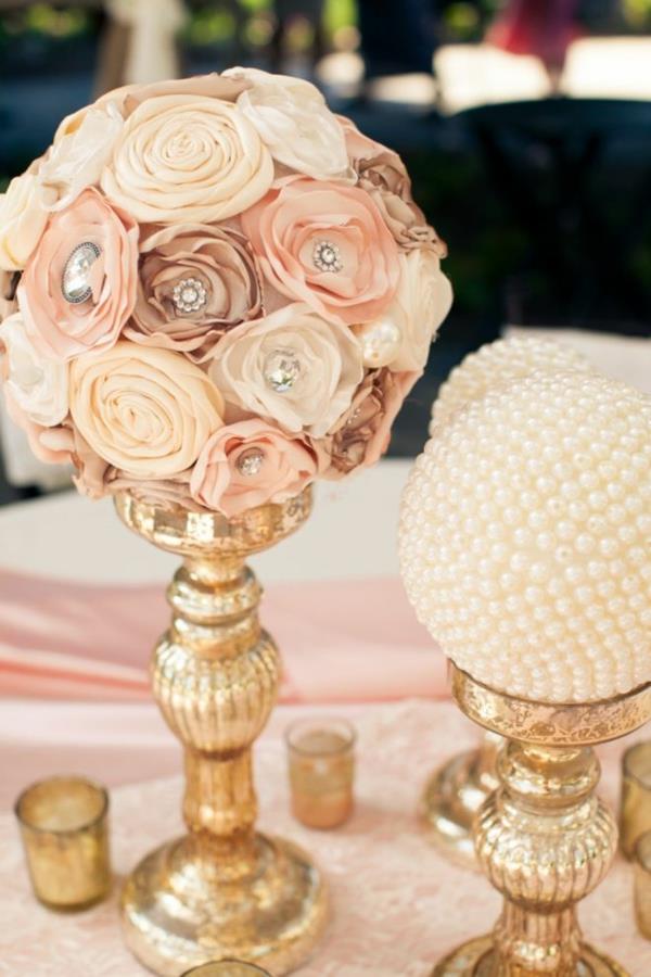 деликатни и елегантни винтидж маса украса-за-сватба-с-цветя