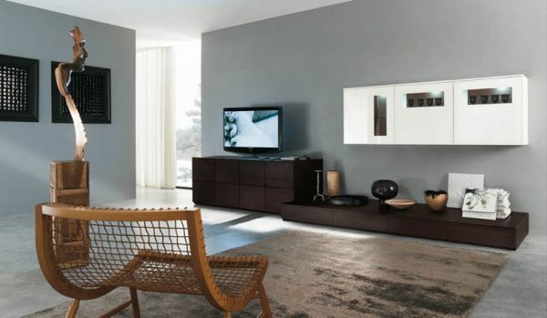 chambre-design-moderne-design-pour-salon-beaucoup d'espace-et fauteuils en bois-pour se détendre