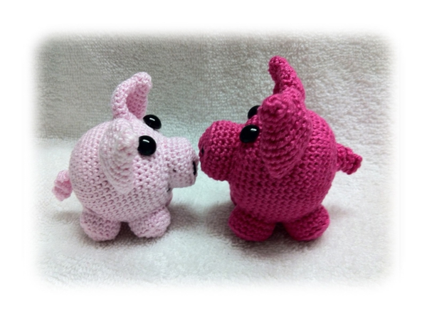दो चुंबन-piglets-गुलाबी बारीकियों